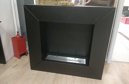 Новый камин в металлическом портале